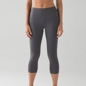 EUC Lululemon Dark Carbon High Rise Align Crop 19”